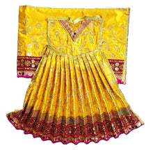 Load image into Gallery viewer, Radha Krishan _Poshak_ for Idol Height 18" Inch's /1.5 feet - Size No. 3