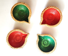 Load image into Gallery viewer, Decorative Empty Clay Diyas set of 4 pcs- (Green and Red)
